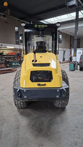 Trilwals Bomag BW177 2023